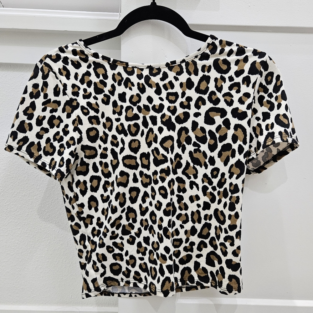 Crop Top leopard print stretchy shirt size Medium